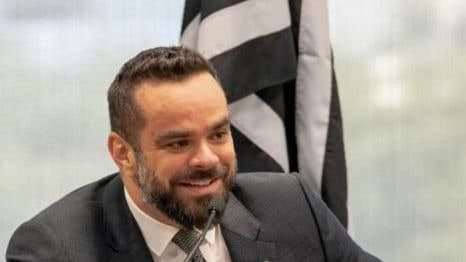 Documentos de declaração de imposto de renda sobre mesa de trabalho